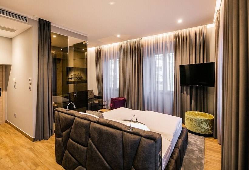 استودیوی لوکس, Teatro Suite & Rooms