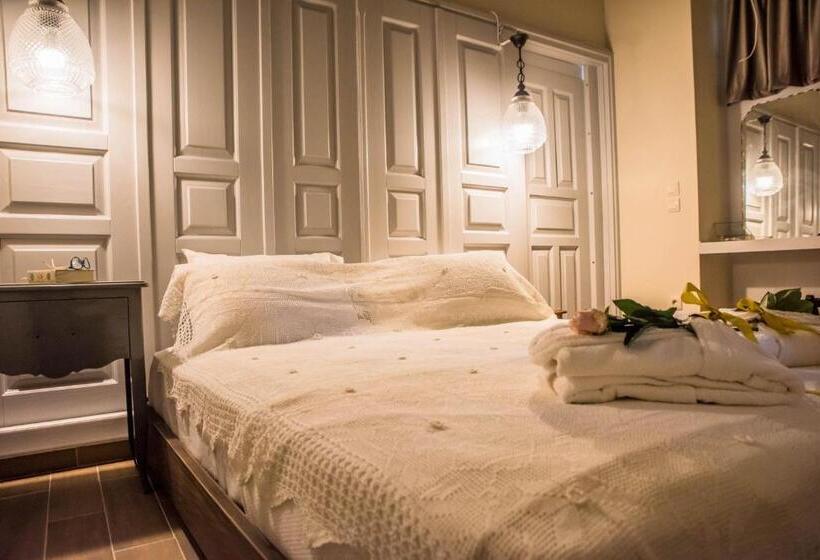 سوییت لوکس, Kyria Boutique House