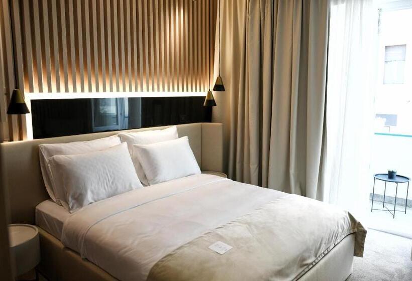اتاق لوکس با بالکن, Pod Zidom Rooms