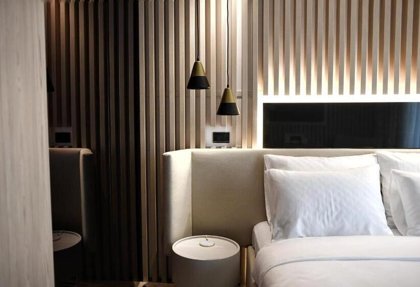 اتاق لوکس با بالکن, Pod Zidom Rooms