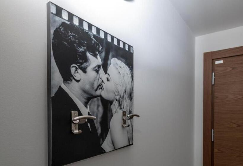 Люкс 2 Спальни, Residence Filmare