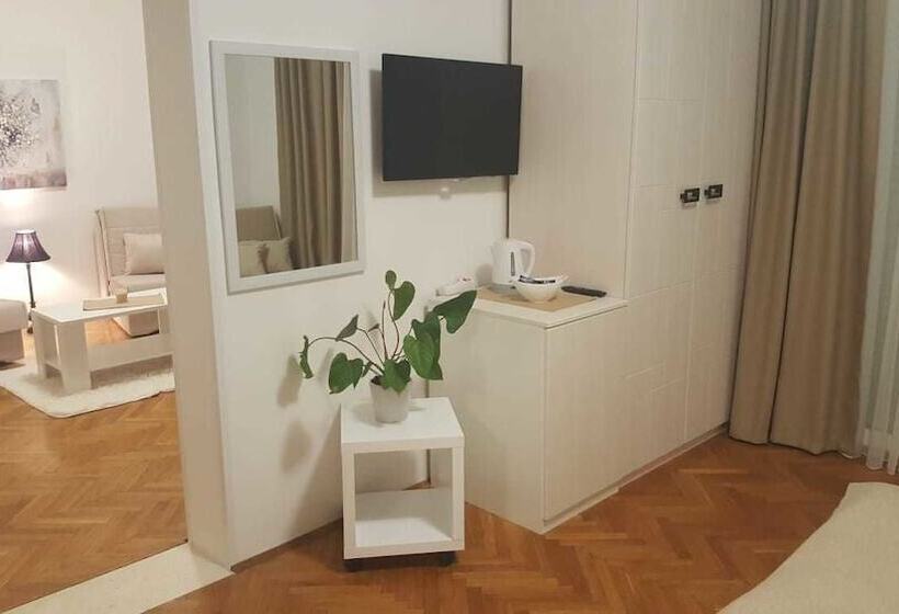 Люкс Комфорт, B&b Aurora