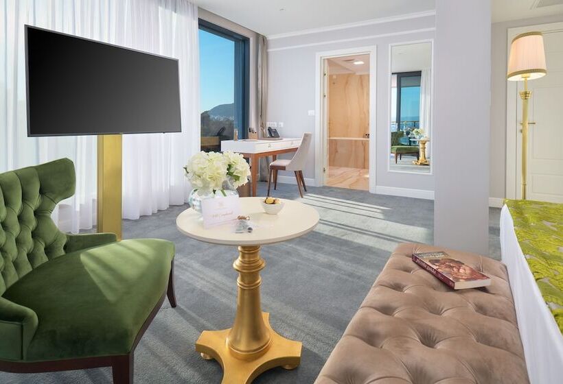 اتاق لوکس با تخت بزرگ, Villa Harmony