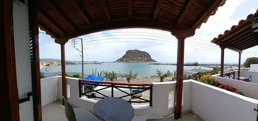 Quarto Estandar Vista Mar, Agnantio