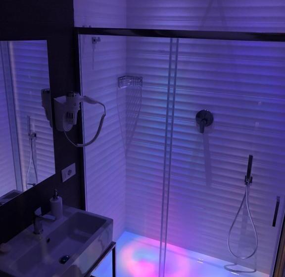 اتاق لوکس سه تخته, Domo B&b