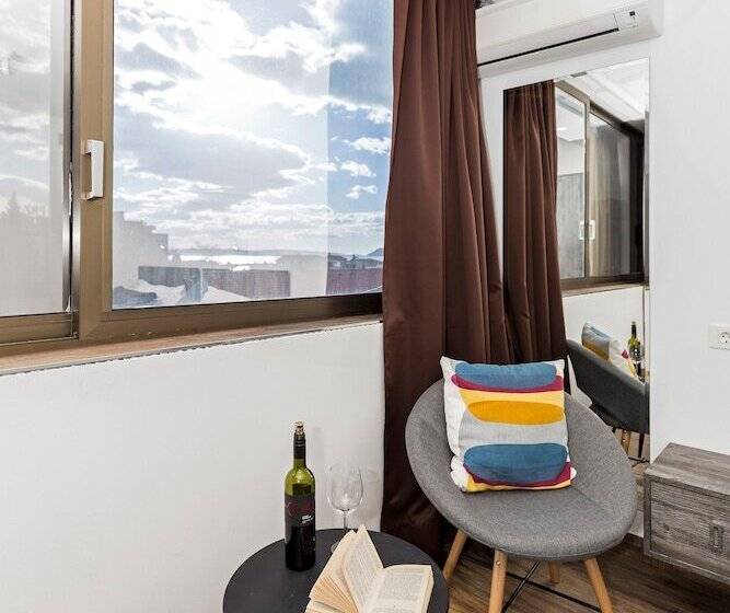 Номер Deluxe Вид на Город, Apinelo Tower Rooms