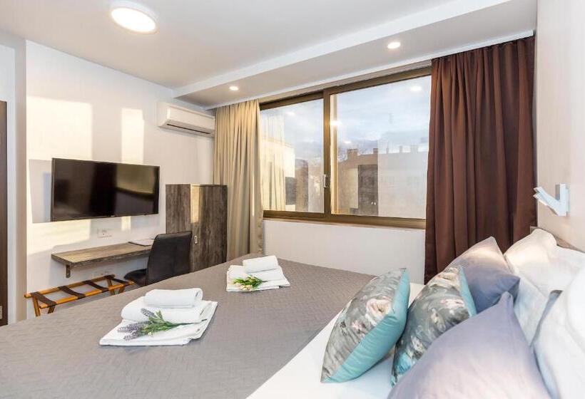 Номер Deluxe Вид на Город, Apinelo Tower Rooms