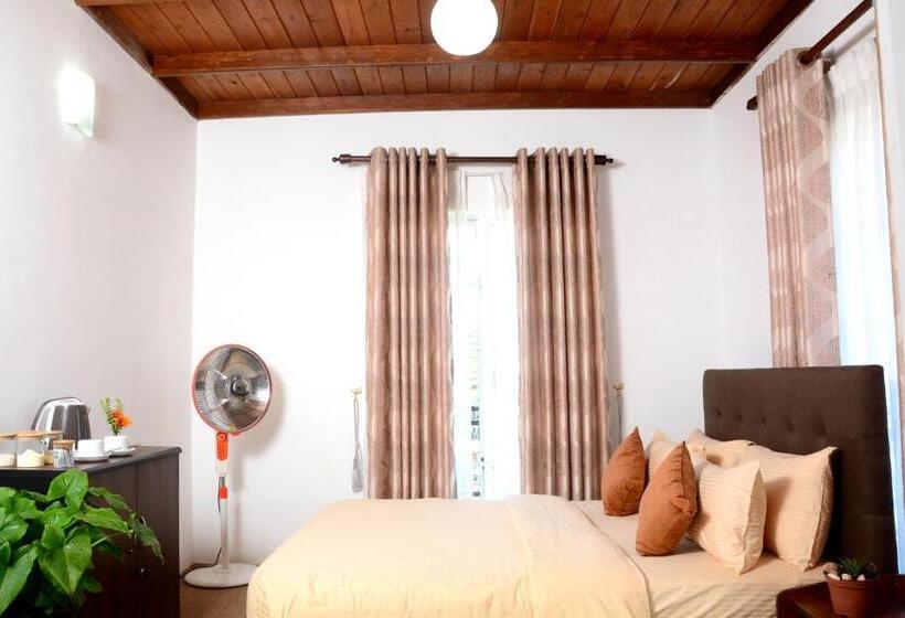 Quarto Deluxe com Sacada, The Fern Inn