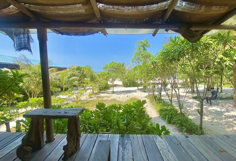 سوییت خانوادگی, Long Beach Resort Koh Rong