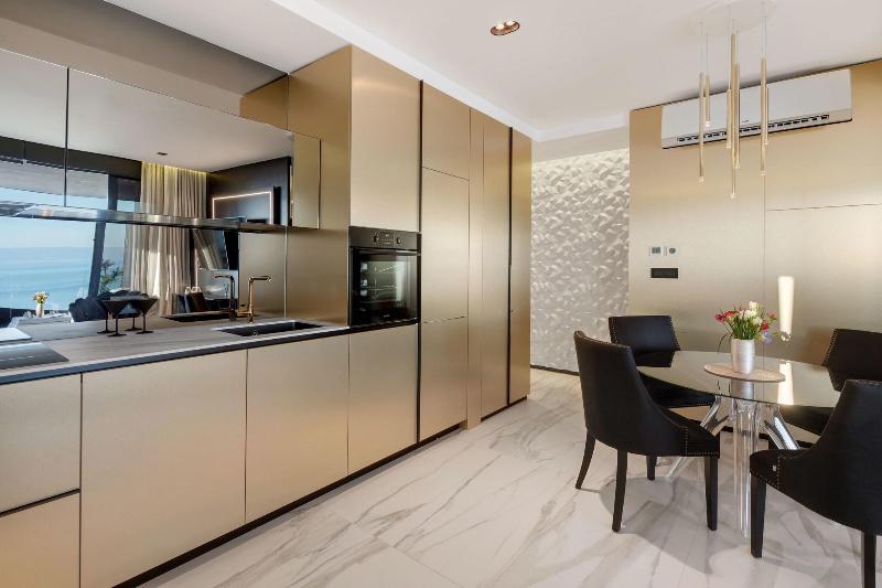 Deluxe Suite Sea View, Posh Residence Luxury Suites