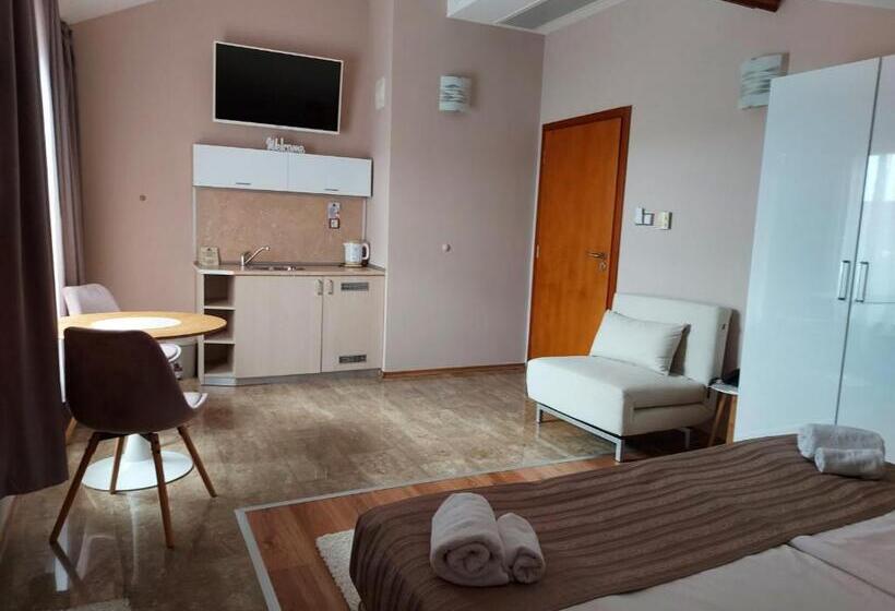 Номер Стандарт в Мансарде, Family Hotel Saint Nikola