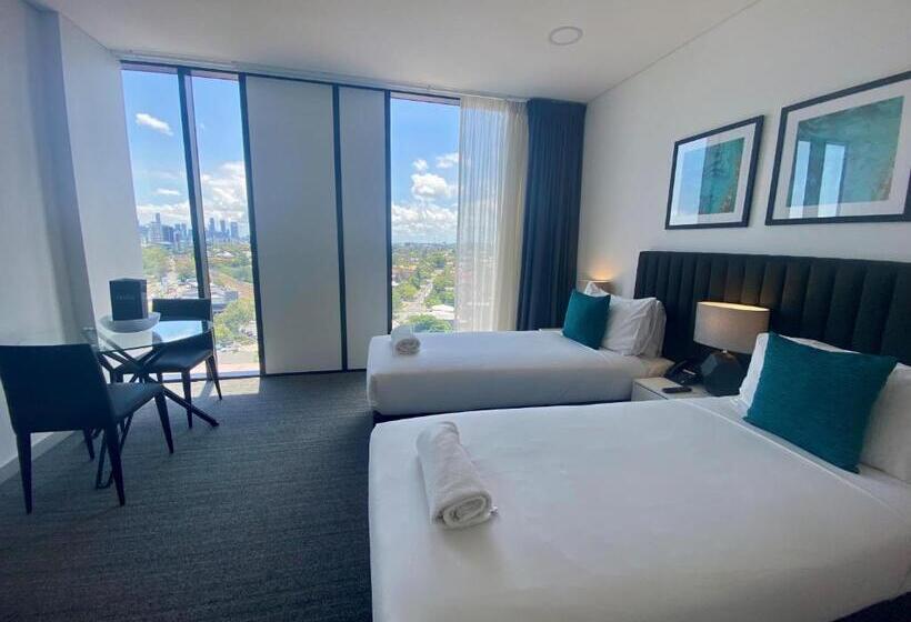 스탠다드 스튜디오 도시 전망, Essence Suites Taringa