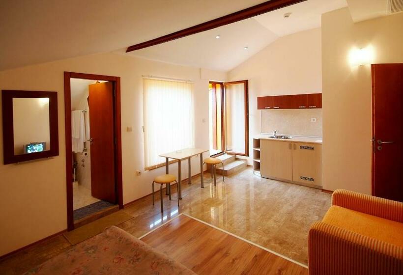 Quarto Standard Vista Mar Lateral com Sacada, Family Hotel Saint Nikola