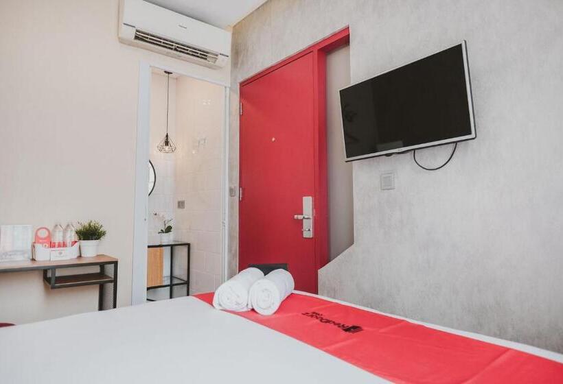 Номер Deluxe, Reddoorz Plus @ Thamrin