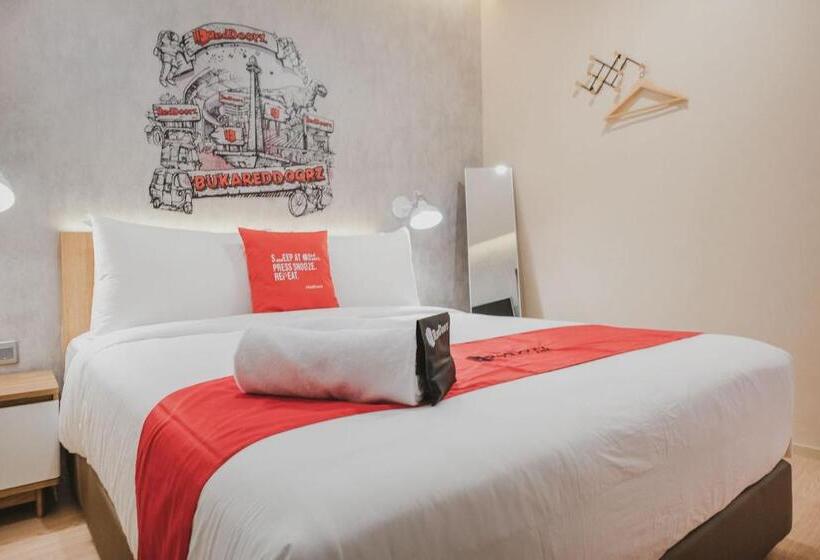 Номер Deluxe, Reddoorz Plus @ Thamrin