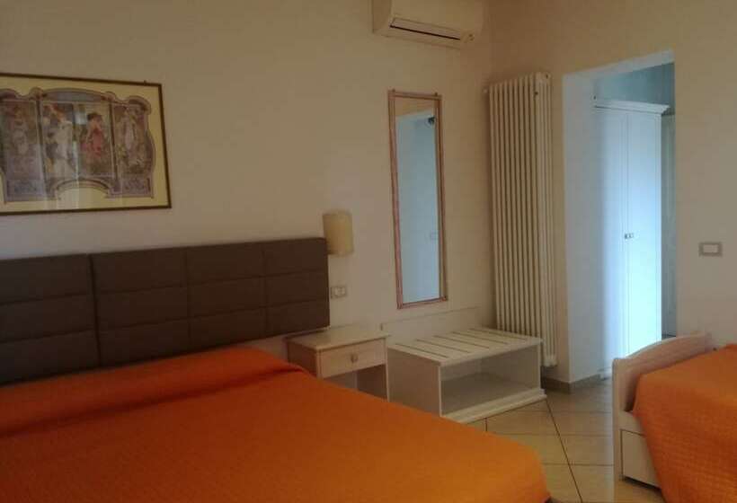 اتاق استاندارد سه نفره, Camollia Suites