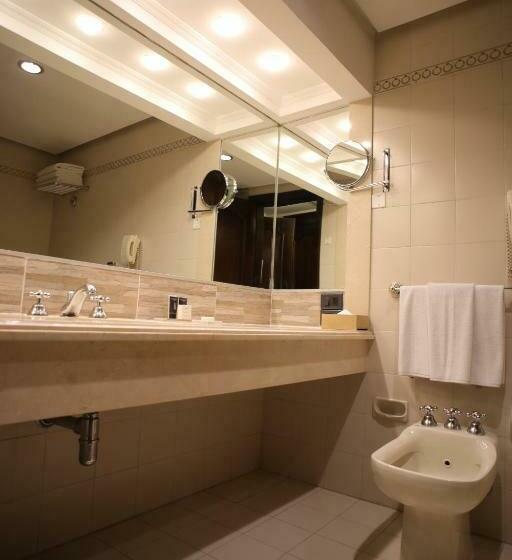 스위트 킹사이즈 침대, Radisson Montevideo Victoria Plaza