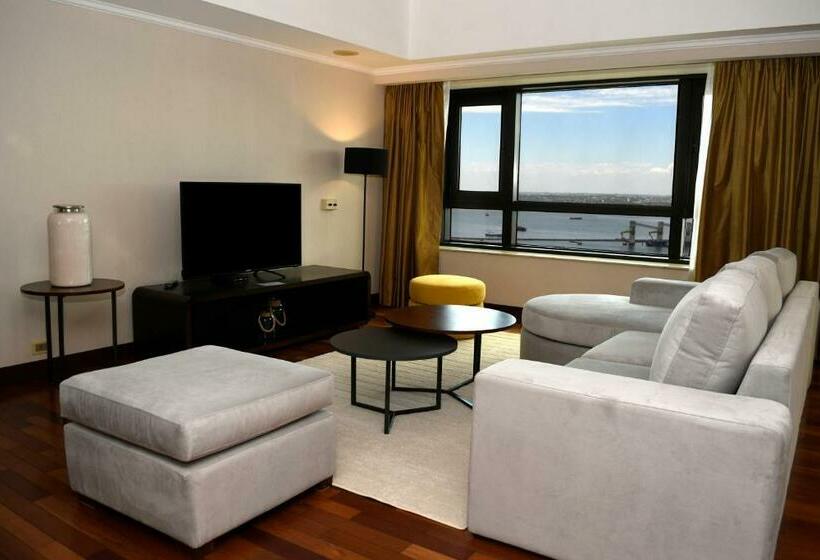 이그제큐티브 스위트 킹침대, Radisson Montevideo Victoria Plaza