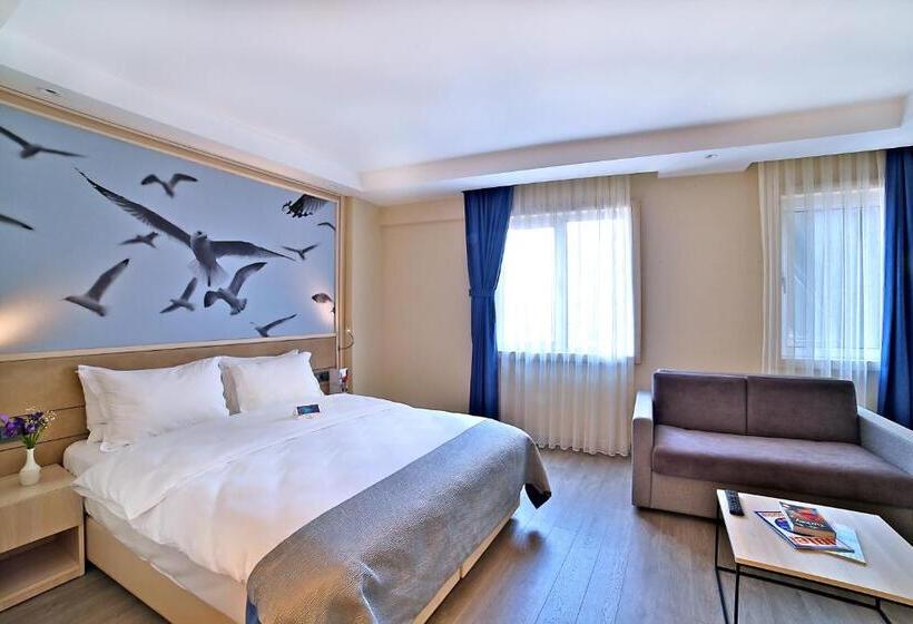 اتاق اجرایی با تخت بزرگ, Ramada By Wyndham Istanbul Old City