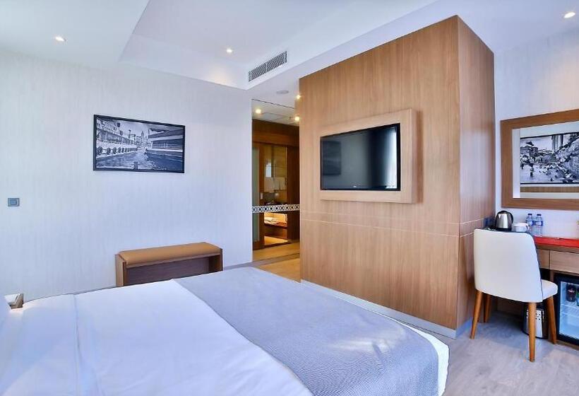 اتاق اجرایی با تخت بزرگ, Ramada By Wyndham Istanbul Old City