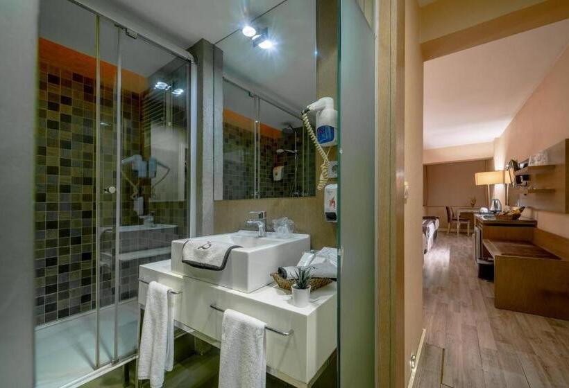 Quarto Familiar, The New Hotel Zeybek