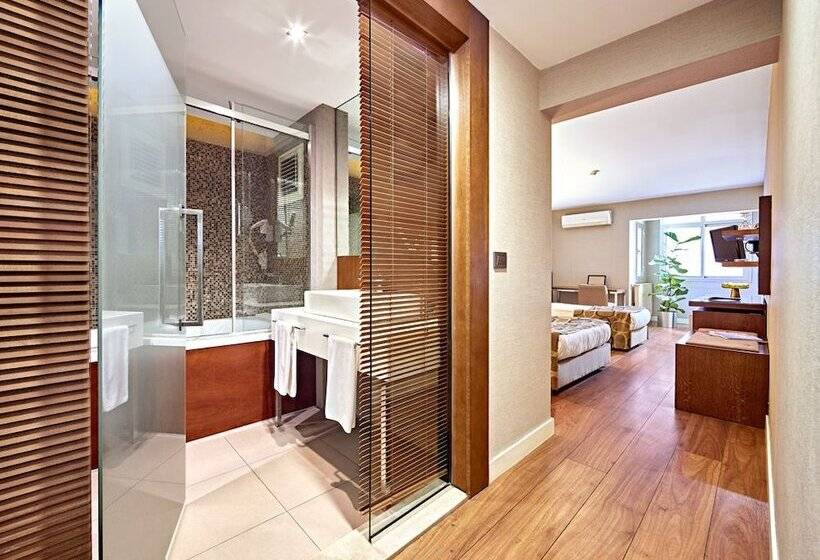 Quarto Triplo Estandar, The New Hotel Zeybek