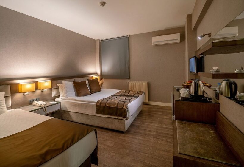 Quarto Triplo Estandar, The New Hotel Zeybek