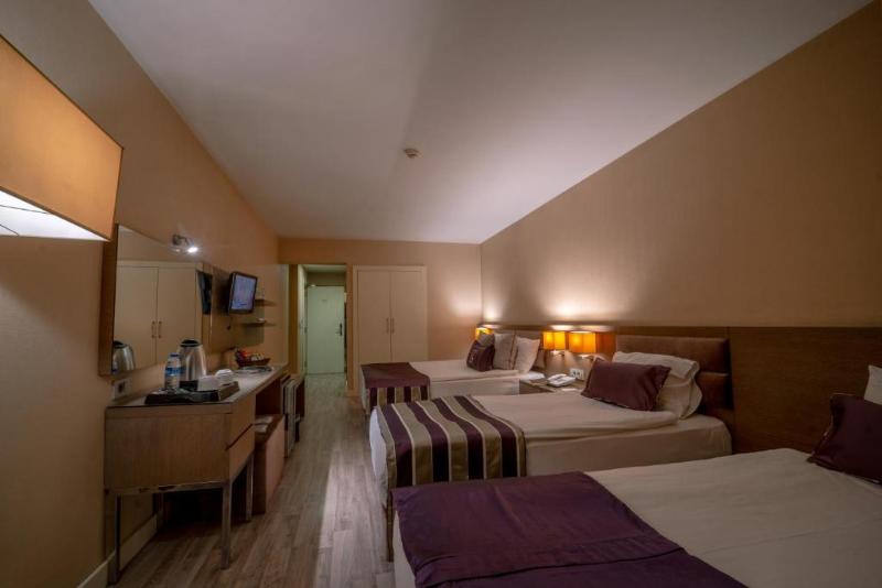 Quarto Triplo Estandar, The New Hotel Zeybek