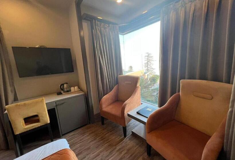 غرفة سوبيريور سرير كينج, Comfort Inn Silver Arch Hotel, Mussoorie