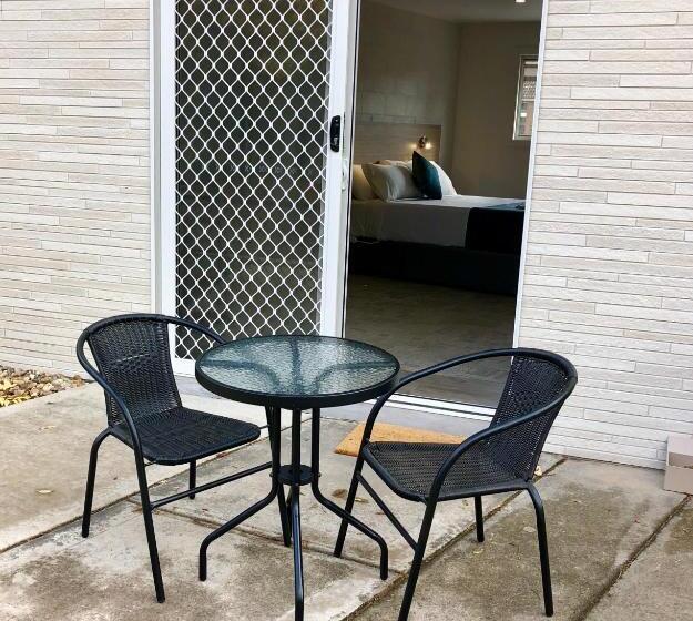 Трехместный Президентский, Gundagai Tourist Suites