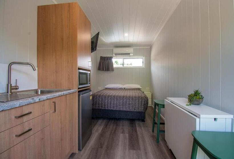 Номер Стандарт с Балконом, Gundagai Tourist Suites
