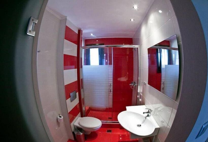 Quarto Triplo Estandar, Konaki