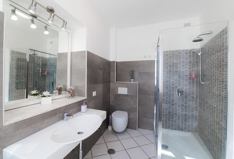 اتاق لوکس, Mimi B&b