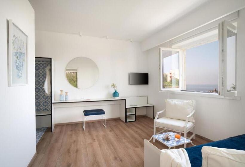 جناح جونيور, Domo 20 Hotel & Rooftop