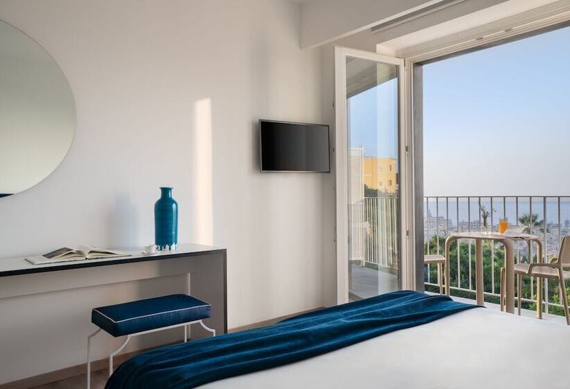 غرفة ديلوكس مطلّة علي البحر مزوَّدة بشُرفة, Domo 20 Hotel & Rooftop