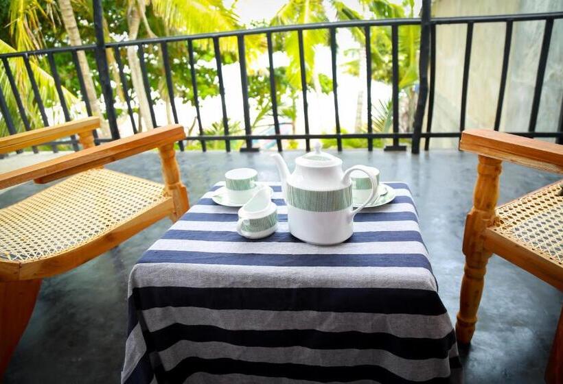 اتاق لوکس با بالکن و چشم‌انداز دریا, Sunray Beach House