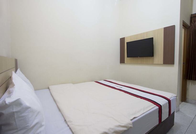 Номер Стандарт, Reddoorz Plus Near Stadion Mandala Krida