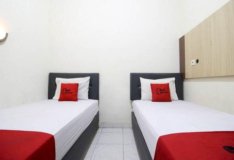 Номер Стандарт, Reddoorz Plus Near Stadion Mandala Krida