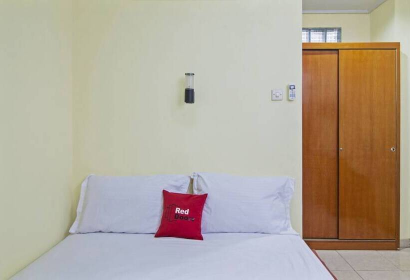 Номер Стандарт, Reddoorz Plus Near Ciputra World Kuningan 2