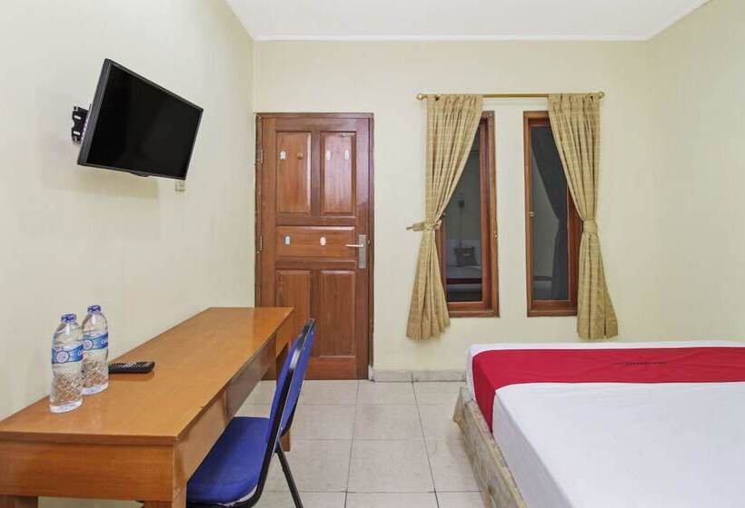 Номер Стандарт, Reddoorz Plus Near Ciputra World Kuningan 2