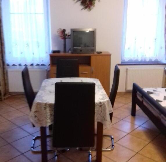 Quarto Familiar Clássico, Dom Gościnny Gerus