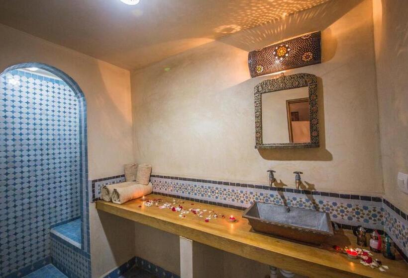 اتاق استاندارد چهار تخته, Riad Gzira Fez