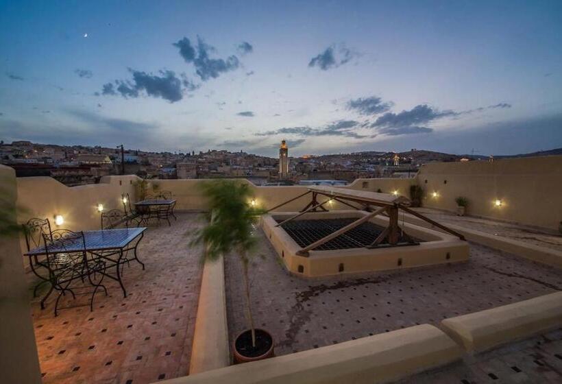 اتاق استاندارد چهار تخته, Riad Gzira Fez