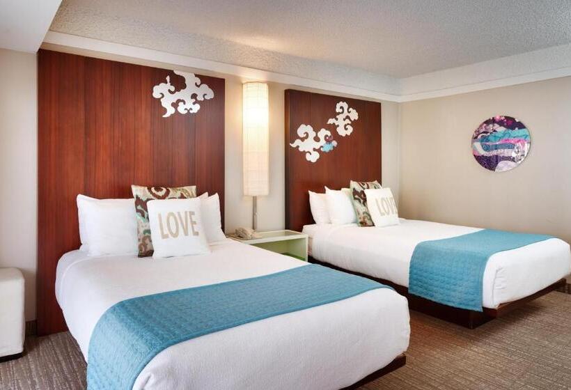 Номер Стандарт Вид на Бассейн, Atrium Hotel Orange County
