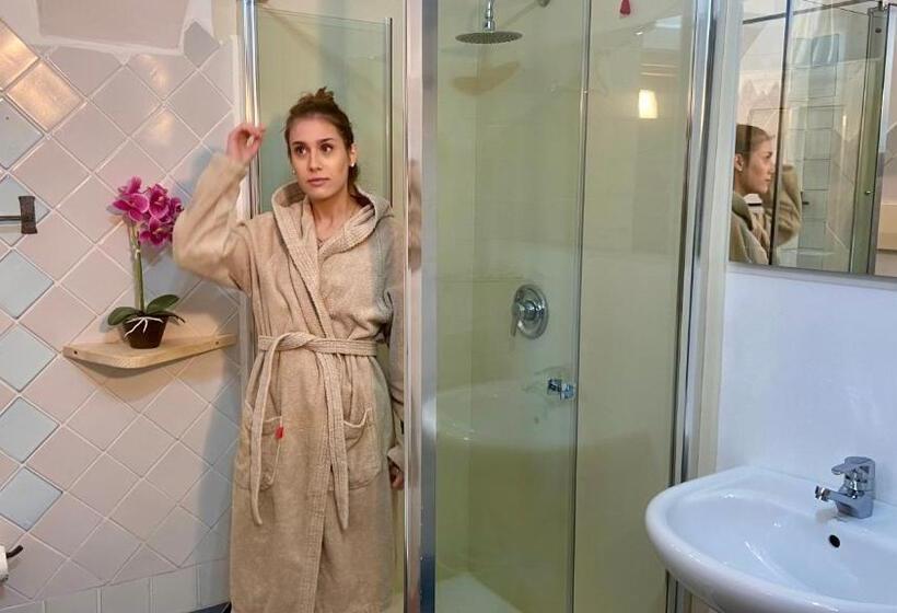 آپارتمان 2 خوابه با بالکن, Residence La Rosa