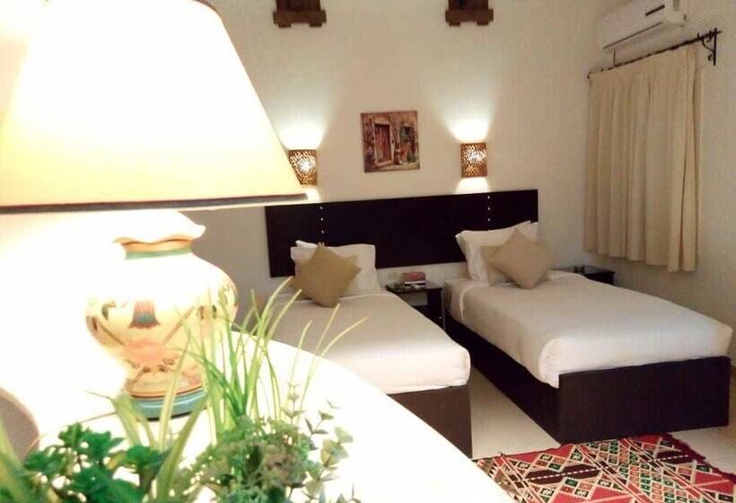 اتاق ساده سه‌ نفره, Ios Village