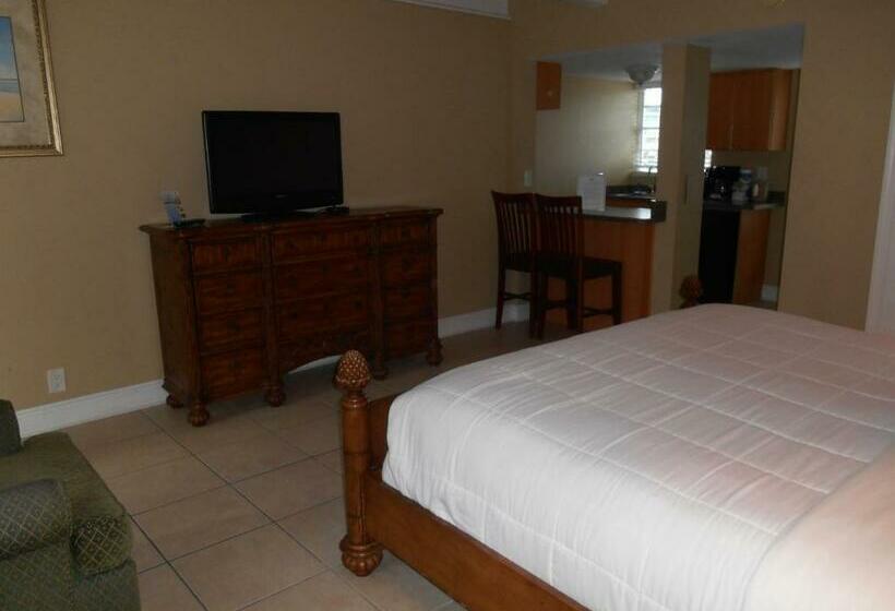 Deluxe Suite King Bed, The Bayside Inn & Marina
