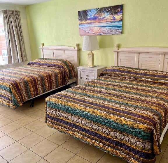 اتاق لوکس با بالکن و چشم‌انداز دریا, Beach Colony Motel
