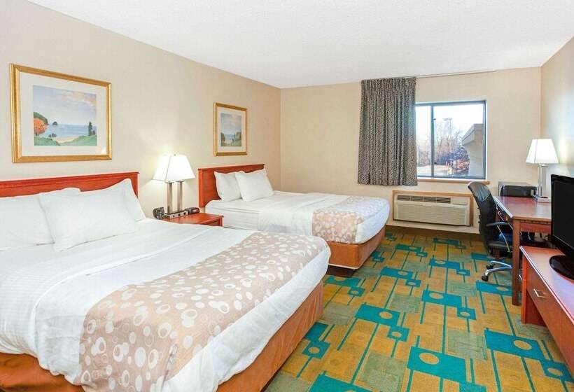 Номер Deluxe, La Quinta Inn By Wyndham Milwaukee Airport / Oak Creek