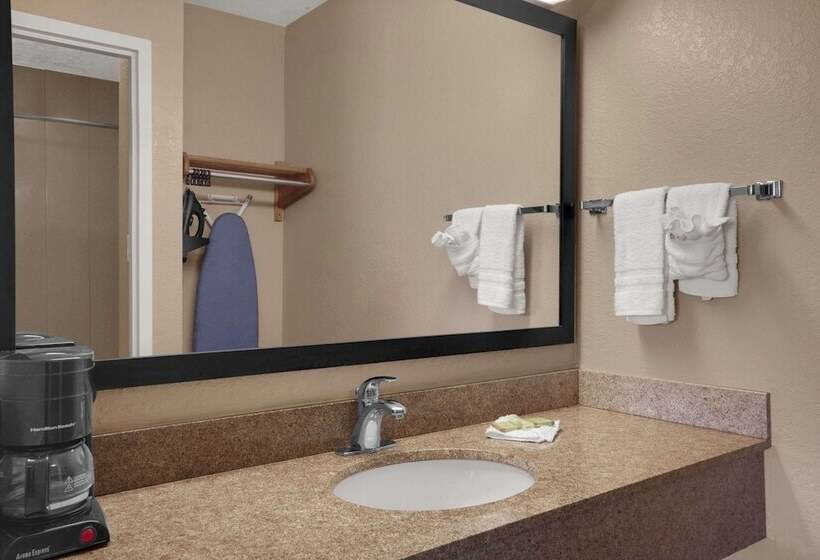 Номер Стандарт 2 Двуспальные Кровати, Super 8 By Wyndham Fort Myers